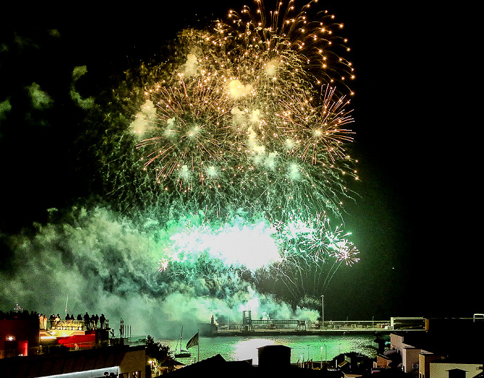 Feuerwerk 'THE CYCLE OF LIFE...' über dem Hafen Funchal