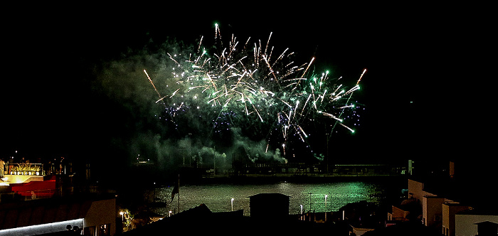 Feuerwerk 'THE CYCLE OF LIFE...' über dem Hafen Funchal