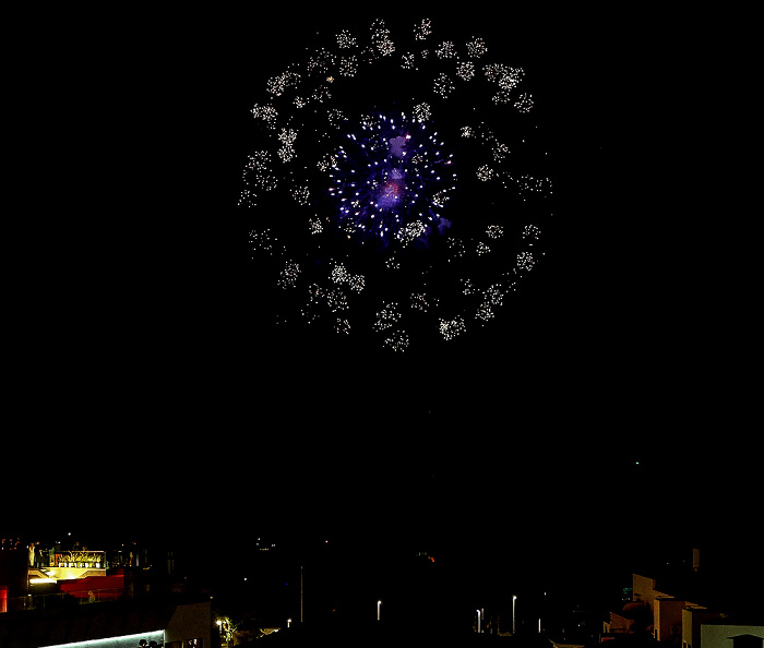 Feuerwerk 'THE CYCLE OF LIFE...' über dem Hafen Funchal