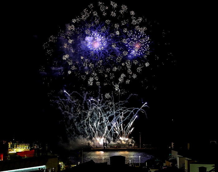 Feuerwerk 'THE CYCLE OF LIFE...' über dem Hafen Funchal