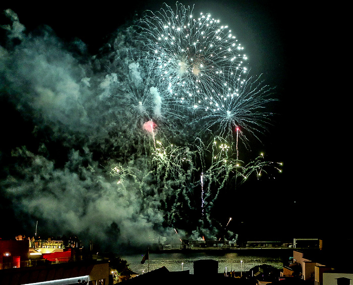 Feuerwerk 'THE CYCLE OF LIFE...' über dem Hafen Funchal