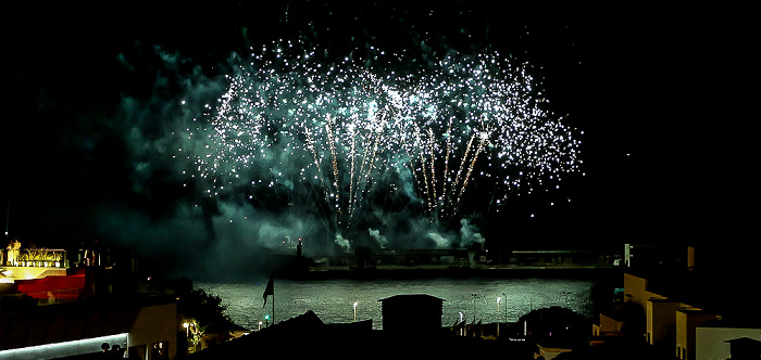 Feuerwerk 'THE CYCLE OF LIFE...' über dem Hafen Funchal