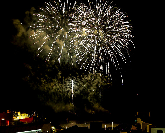 Feuerwerk 'THE CYCLE OF LIFE...' über dem Hafen Funchal