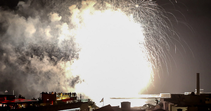 Feuerwerk 'THE CYCLE OF LIFE...' über dem Hafen Funchal