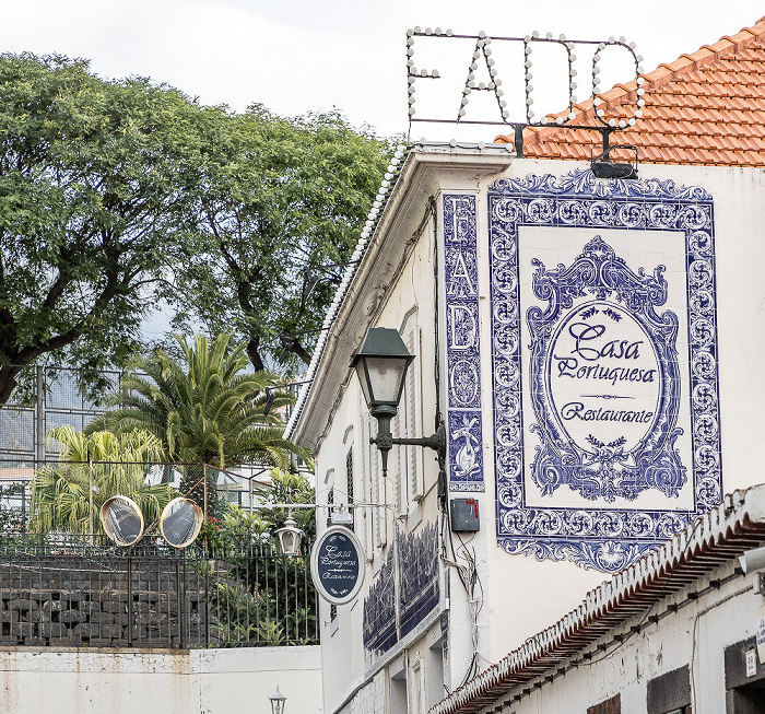 Zona Velha da Cidade: Travessa das Torres - Restaurante de Fado Casa Portuguesa Funchal