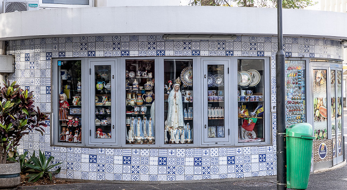 Zona Velha da Cidade: Rua de Dom Carlos I / Rua Artur de Sousa Pinga - Souvenirladen Funchal