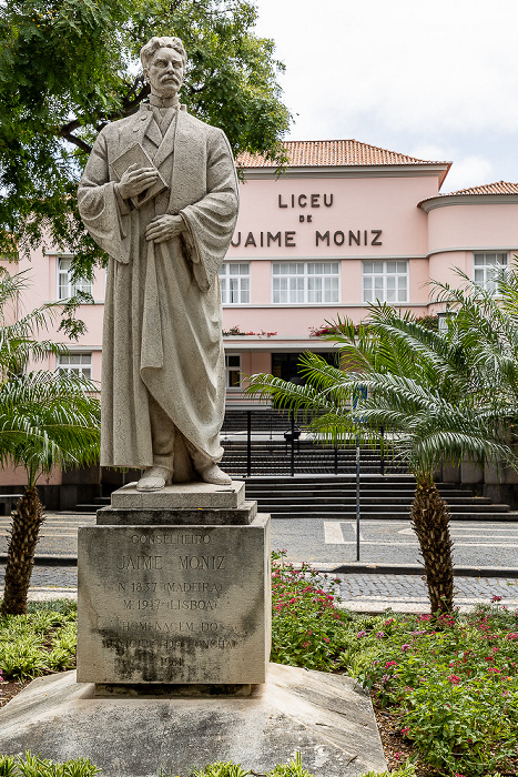 Zona Velha da Cidade: Largo Jaime Moniz mit der Statue Jaime Moniz Funchal