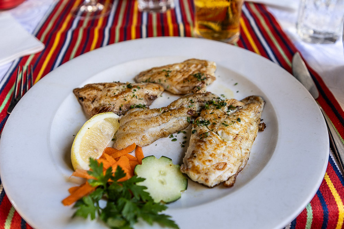 Zona Velha da Cidade: Rua de Santa Maria - Tasca Literária Dona Joana Rabo-de-Peixe Funchal