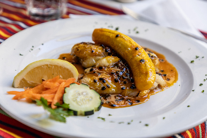Zona Velha da Cidade: Rua de Santa Maria - Tasca Literária Dona Joana Rabo-de-Peixe Funchal