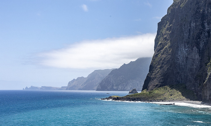 Blick vom Miradouro do Guindaste: Atlantik Santana (Madeira)
