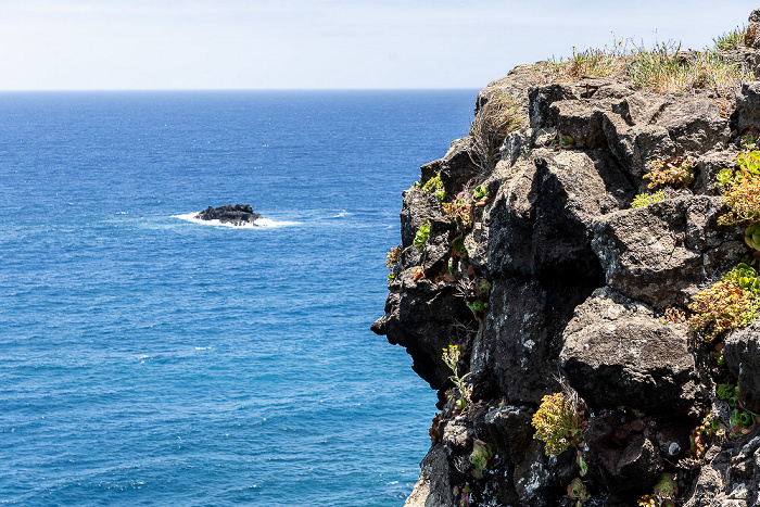 Blick vom Miradouro do Guindaste: Atlantik Santana (Madeira)