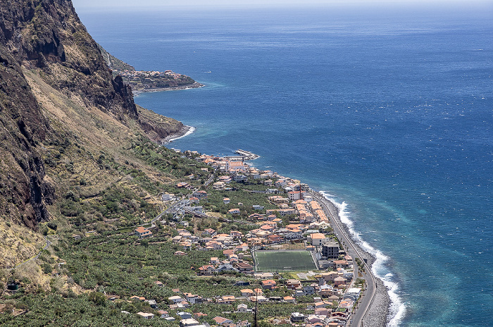 Blick vom Miradouro do Massapez: Paul do Mar, Atlantik Fajã da Ovelha