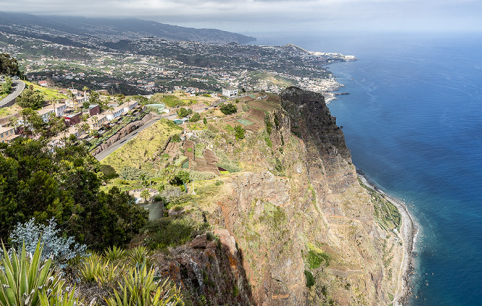 Blick vom Miradouro do Cabo Girão: Atlantik Câmara de Lobos