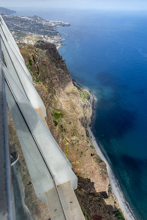Blick vom Miradouro do Cabo Girão: Atlantik Câmara de Lobos