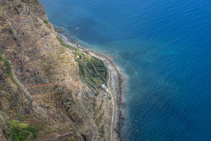 Blick vom Miradouro do Cabo Girão: Atlantik Câmara de Lobos