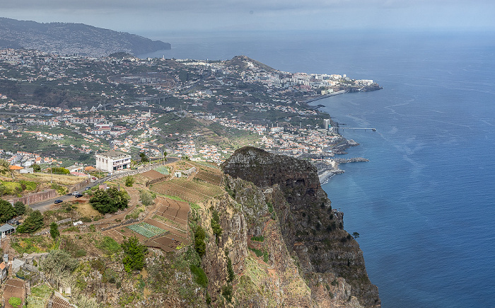 Blick vom Miradouro do Cabo Girão: Atlantik Câmara de Lobos