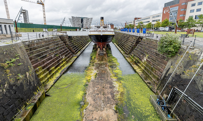Titanic Quarter: Hamilton Graving Dock mit der SS Nomadic Belfast