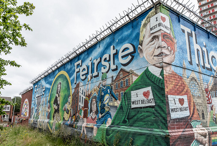West Belfast: Divis Street - Street Art Belfast