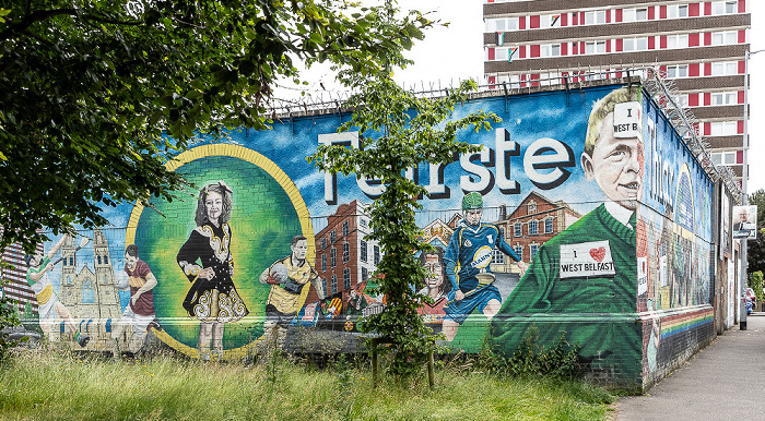 West Belfast: Divis Street - Street Art Belfast