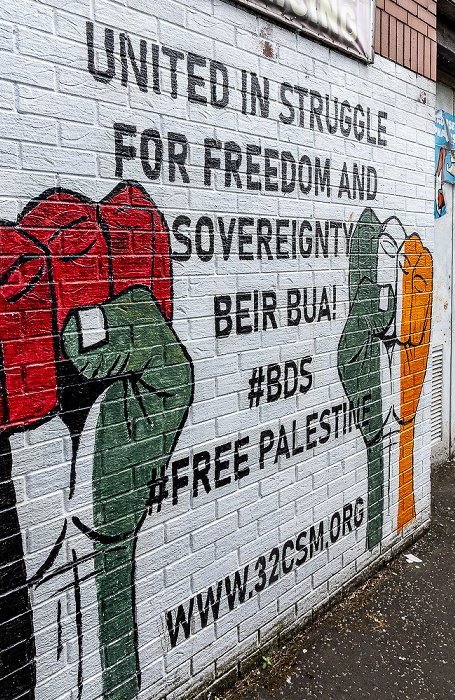 West Belfast: Divis Street - Street Art Belfast