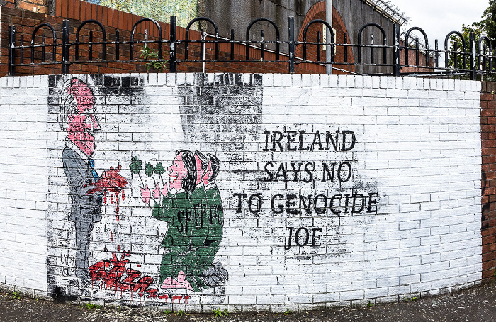 West Belfast: Divis Street - Street Art Belfast