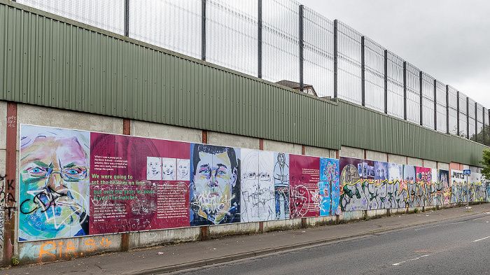 West Belfast: Peace Wall im Cupar Way - Street Art Belfast