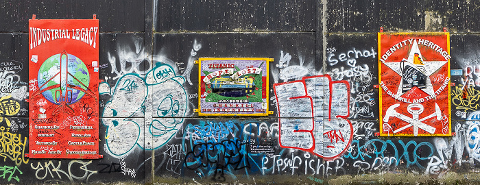 West Belfast: Peace Wall im Cupar Way - Street Art Belfast