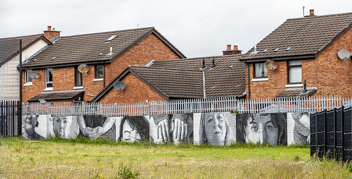 West Belfast: Cupar Way - Street Art Belfast