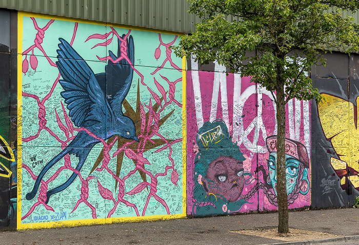 West Belfast: Peace Wall im Cupar Way - Street Art Belfast