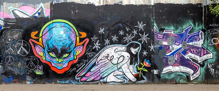 West Belfast: Peace Wall im Cupar Way - Street Art Belfast