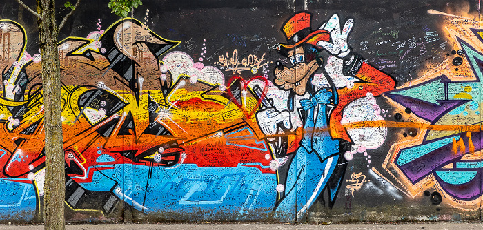 West Belfast: Peace Wall im Cupar Way - Street Art Belfast