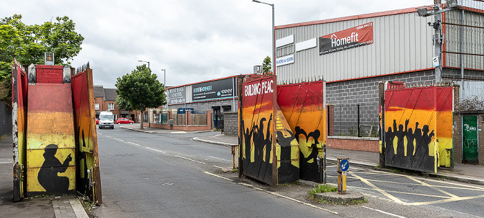 West Belfast: Lanark Way - Street Art Belfast