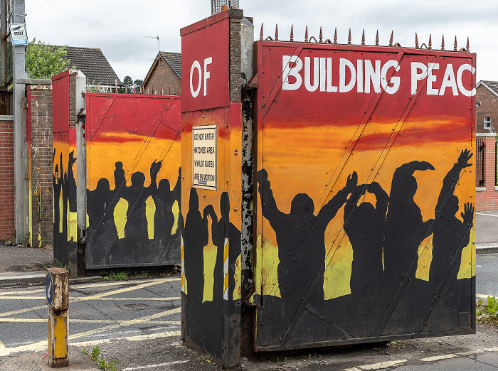 West Belfast: Lanark Way - Street Art Belfast