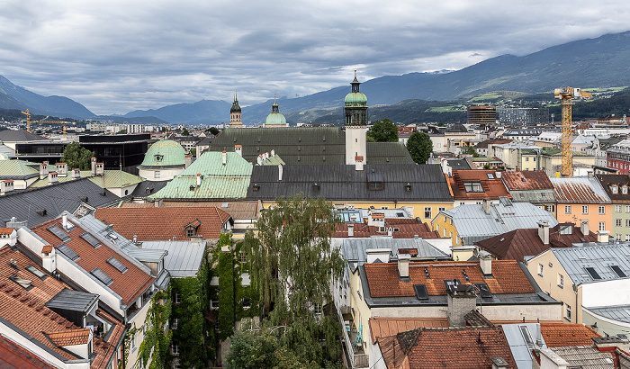 Blick vom Stadtturm: Hofkirche (Schwarzmanderkirche) Innsbruck