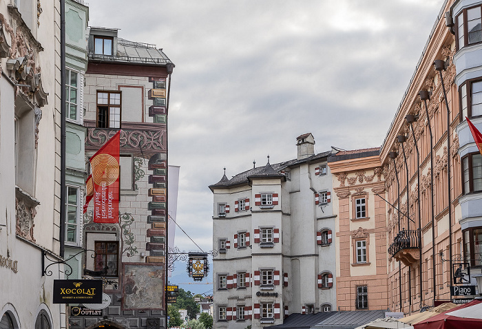 Herzog-Friedrich-Straße: Goldener Adler (links), Ottoburg (Mitte), Claudiana (rechts) Innsbruck