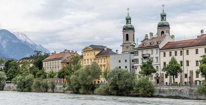 Blick von der Innbrücke: Inn, Herzog-Otto-Straße, Dom zu St. Jakob Innsbruck