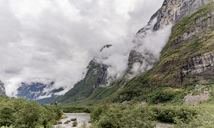 Nærøydalen mit dem Nærøydalselvi Vestland