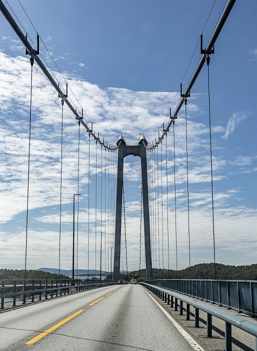 Europastraße E 39 mit der Stordabrua über den Digernessundet Vestland