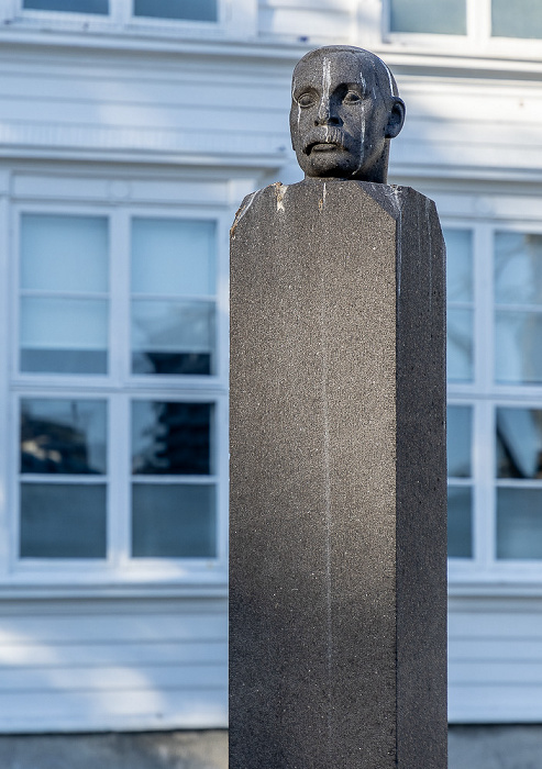 Byparken: Sigbjørn Obstfelder Statue Stavanger