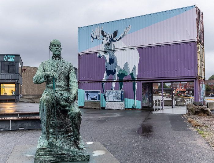 Kristiansand containerhavn: Statue Vilhelm Krag Kristiansand