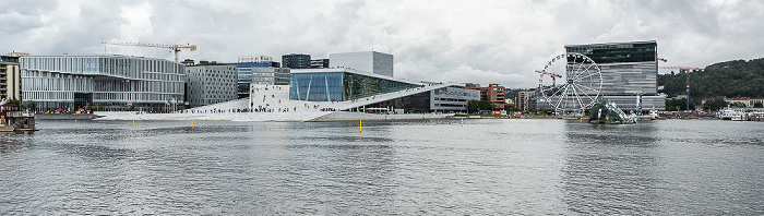 Bjørvika, Operahuset i Oslo (Bildmitte), Riesenrad, Munchmuseet (rechts) Oslo