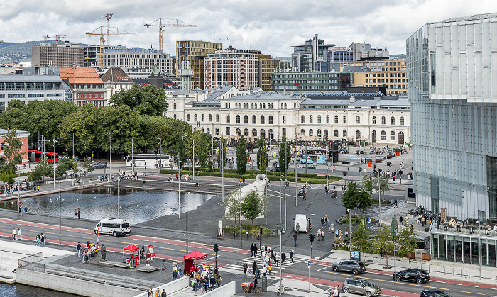 Blick vom Operahuset i Oslo: Operagata, Anne-Cath. Vestlys plass, Christian Frederiks plass, Oslo Østbanestasjon (Oslo Ø) (Oslo Ostbahnhof (Oslo Ost)) Oslo