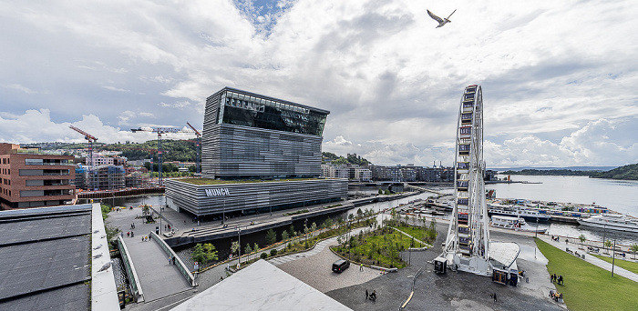 Blick vom Operahuset i Oslo: Munchmuseet, Riesenrad, Bjørvika Oslo