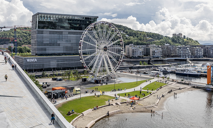 Blick vom Operahuset i Oslo: Munchmuseet, Riesenrad, Bjørvika Oslo