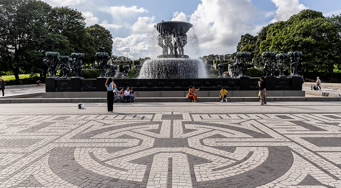 Frognerparken: Vigeland-Skulpturenpark (Vigelandsparken) mit der Fontenen i Vigelandsanlegget Oslo