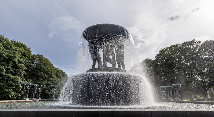 Frognerparken: Vigeland-Skulpturenpark (Vigelandsparken) mit der Fontenen i Vigelandsanlegget Oslo