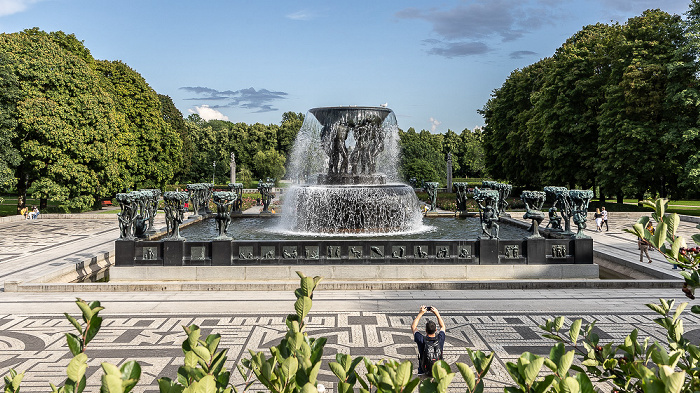 Frognerparken: Vigeland-Skulpturenpark (Vigelandsparken) mit der Fontenen i Vigelandsanlegget Oslo