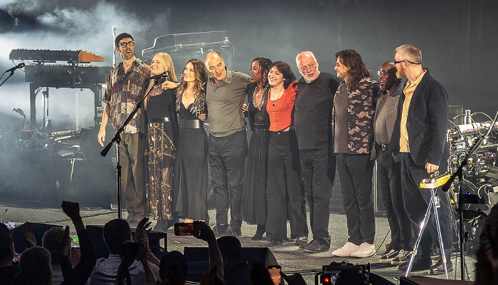 Royal Albert Hall: David Gilmour London Rob Gentry: Keyboards / Vocals, Hattie Webb: Vocals / Harp, Charlie Webb: Vocals / Guitar / Ukulele, Guy Pratt: Bass Guitar, Vocals, Louise Marshall: Vocals / Piano, Romany Gilmour: Vocals / Harp, David Gilmour: Guitar / Vocals, Ben Worsley: Guitar / Vocals, Greg Phillinganes: Keyboards / Vocals, Adam Betts: Drums