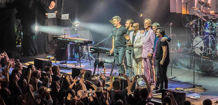 Circus Krone: Mike and the Mechanics München Luke Juby, Nic Collins, Andrew Roachford, Mike Rutherford, Anthony Drennan, Tim Howar