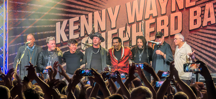 Neue Theaterfabrik: Kenny Wayne Sheperd München Charlie DiPuma, Doug Woolverton, Chris Layton, Kenny Wayne Sheperd, Bobby Rush, Noah Hunt, Kevin McCormick, Joe Krown